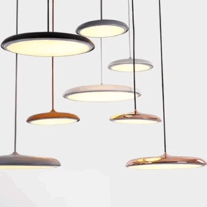 Plafonnier plat moderne et simpliste