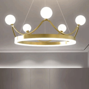 Plafonnier doré style de couronne