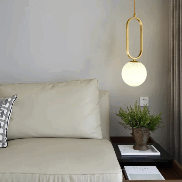 Plafonnier suspendue en forme de boule de verre doré hju 2025 06 04T105331.106