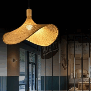 Lampe suspendue en bambou en forme de chapeau