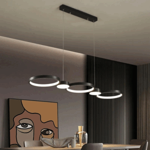 Plafonnier suspendu en forme d'anneaux