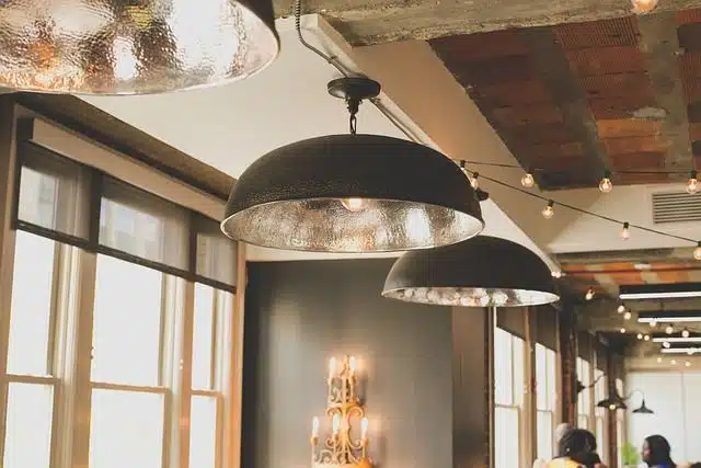 Black spotlight: the chic fixture for industrial decor Luminaire A1