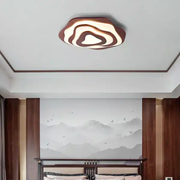 Plafonnier naturel en bois marron au design créatif moderne, dans une chambre à coucher