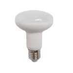 Ampoule économie d'énergie R80 E27 220V 6W sur fond blanc