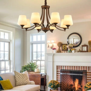 Plafonnier americain au design vintage avec 8 lampes, de couleur marron dans un salon avec une cheminée derrière