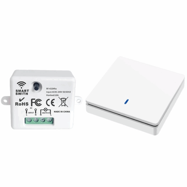 Interrupteur sans fil mural intelligent en plastique avec mini relais sur fond blanc